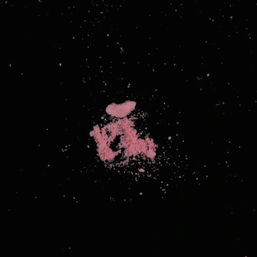 MDMA (40%); Ketamine (30%); Caffeine (12%); 2C-B (4%) hapı