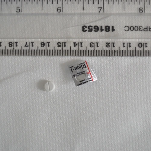 R Lam pill — Tramadol — Buckinghamshire; Central Bedfordshire (LU7), England