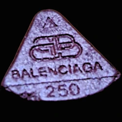 Pink Balenciaga pill — Balenciaga — Argentina