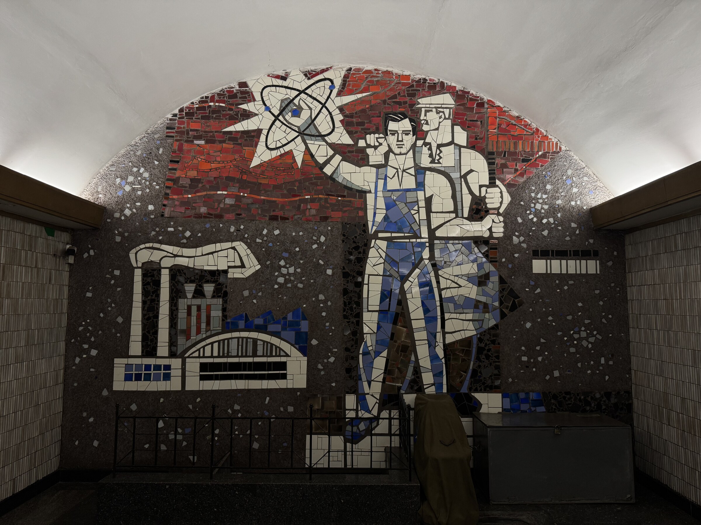 Kyiv Metro artwork seen on the way to the party