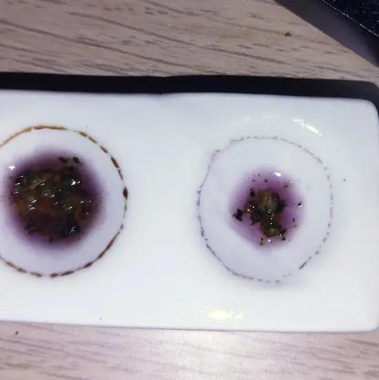 Materiale vegetale venduto come cannabis, con il reagente 4-AP. Nessuna reazione cannabinoide.